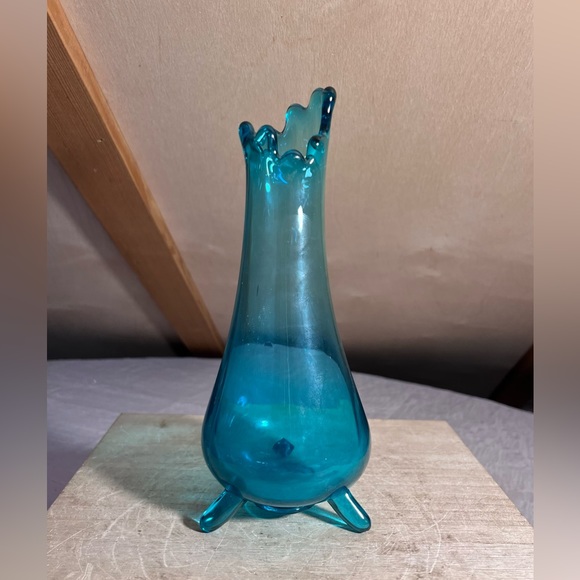 L.E Smith Other - Vintage LE Smith Peacock Blue 3 Toed Smooth Bottom Swung Vase